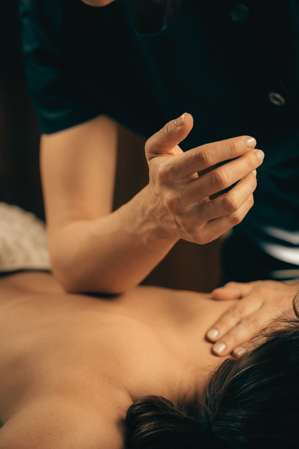 Découvrez le Massage Décontracturant avec Les Mains de l'Olympe sur Valenciennes.